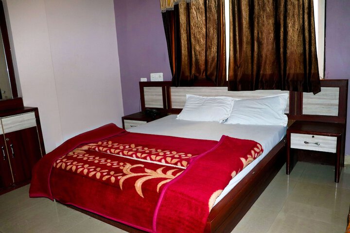 Room 15 of 37