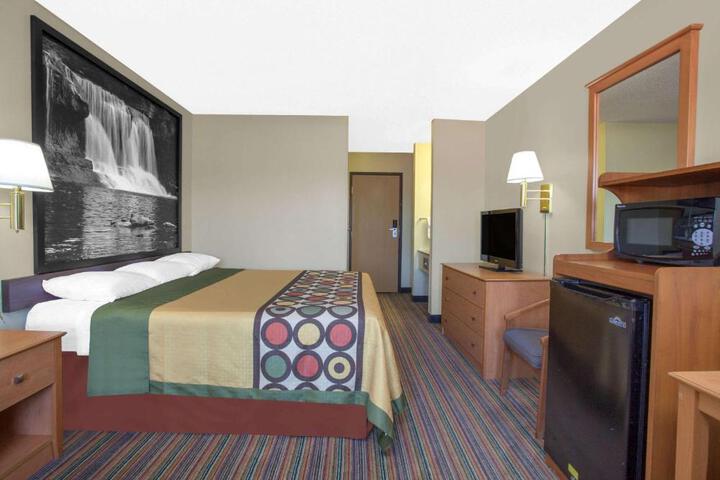 1 King Bed (7 of 7)