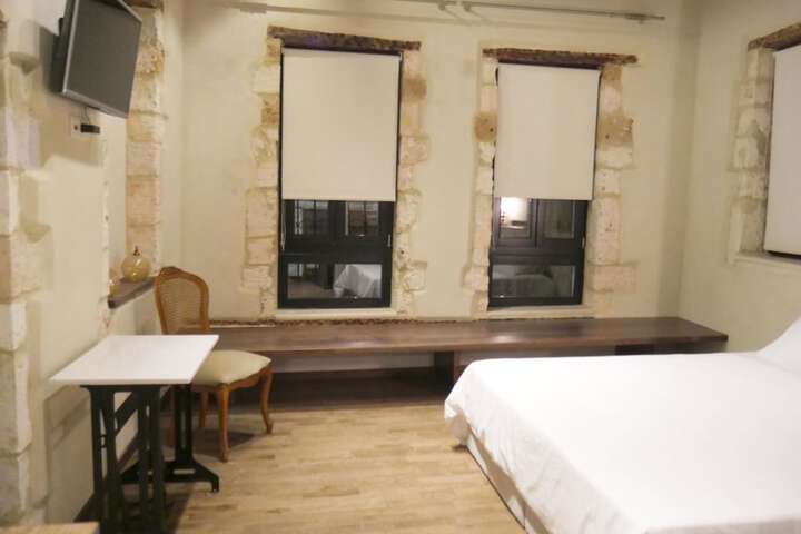 Room 6 of 40