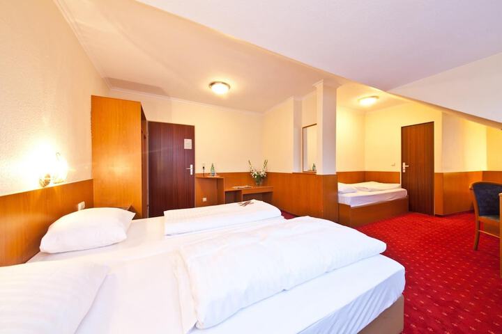 Room 17 of 39