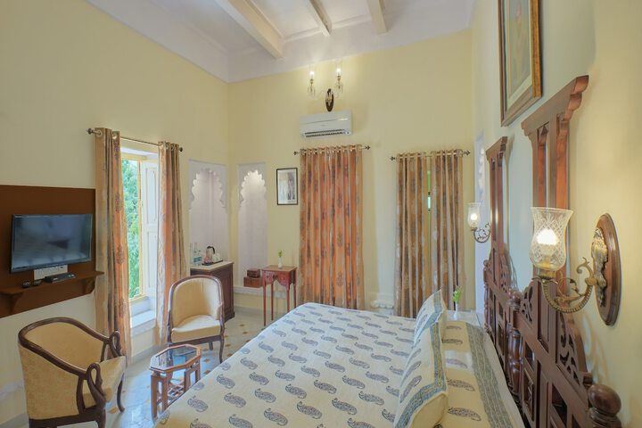 Room 9 of 37