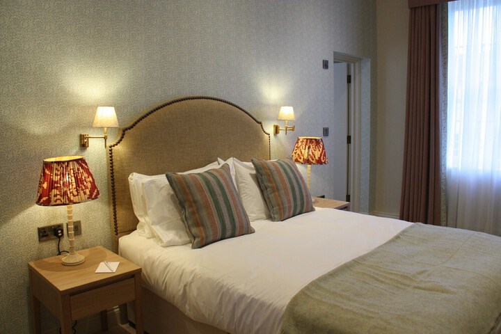 Room 5 of 79