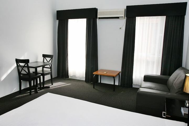 Room 7 of 32