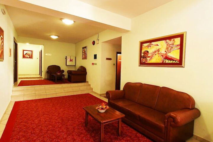 Ballroom/Hall 38 of 46
