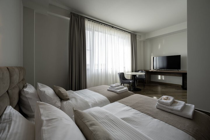 Room 3 of 135