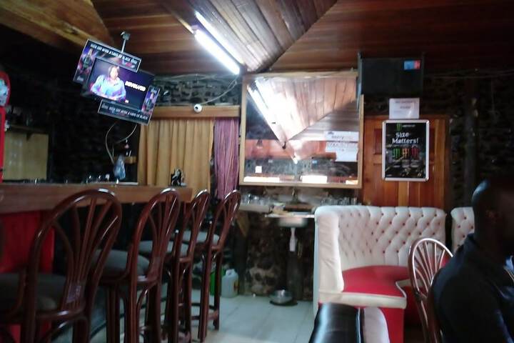 Lounge 20 of 44