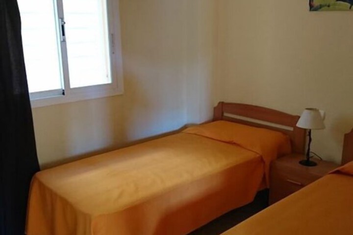 Room 6 of 25