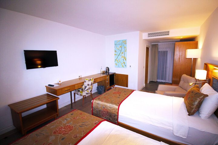 Room 10 of 36