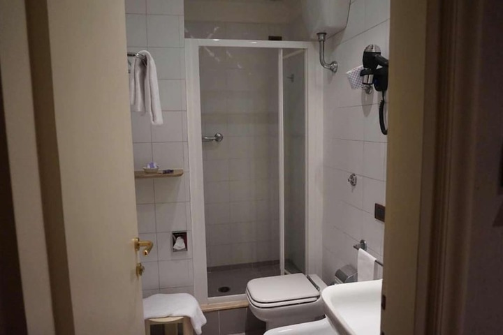 Room 76 of 102