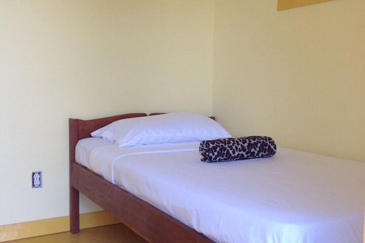 Room 7 of 33