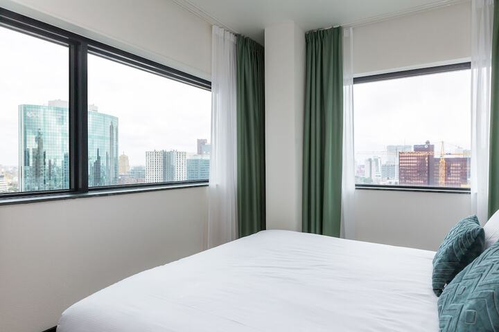 Room 27 of 98