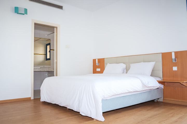 Room 20 of 147