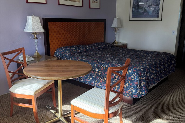 Room 7 of 19