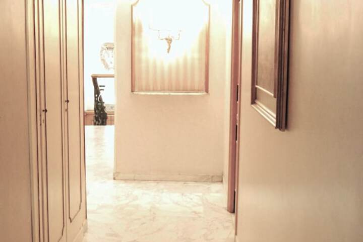 Ballroom/Hall 184 of 201