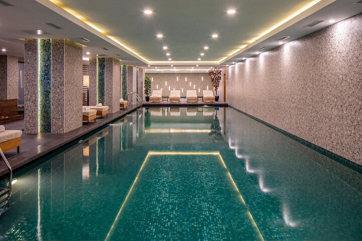 Hotel with Pool