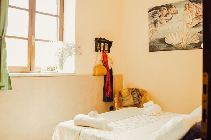 Room 16 of 157