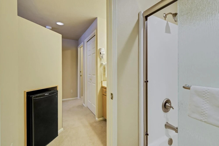 Room 6 of 14