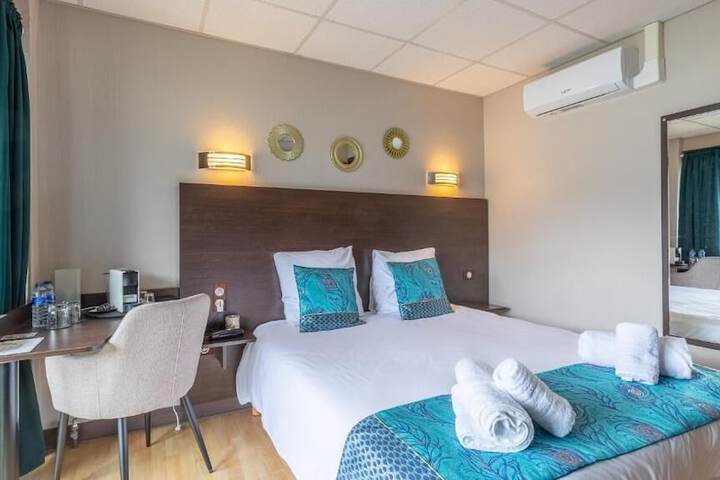 Room 2 of 20