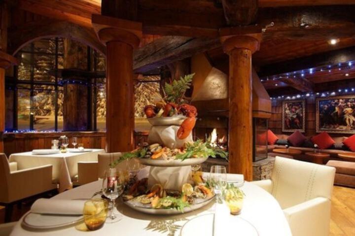Dining 82 of 85