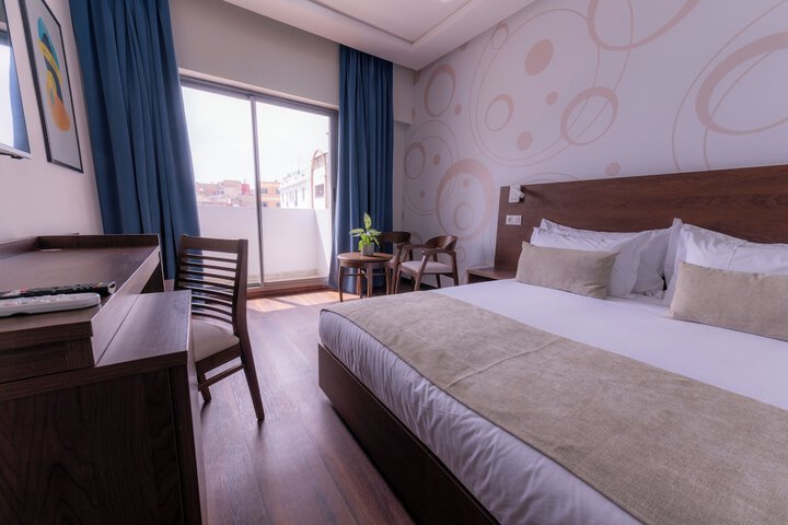 Room 6 of 27