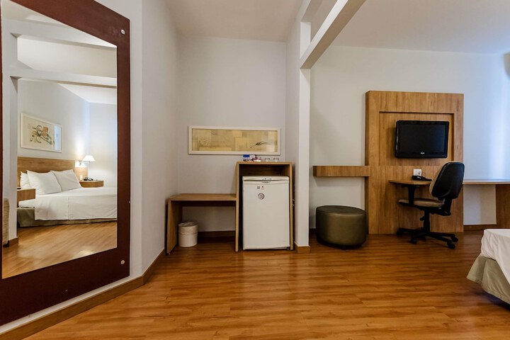 Room 6 of 81