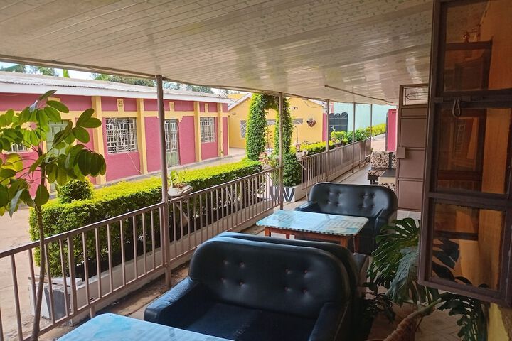 Room 6 of 8