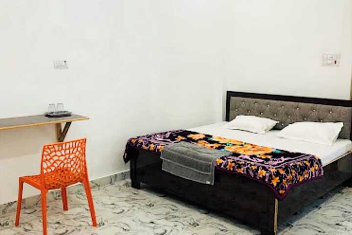 Room 5 of 12