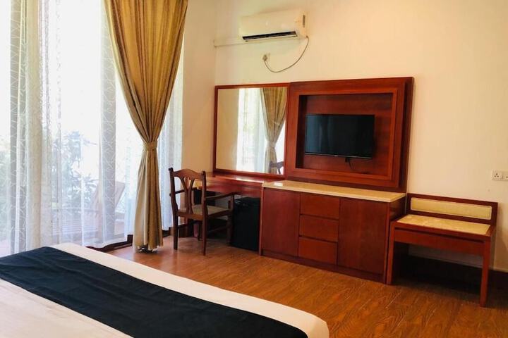 Room 9 of 16