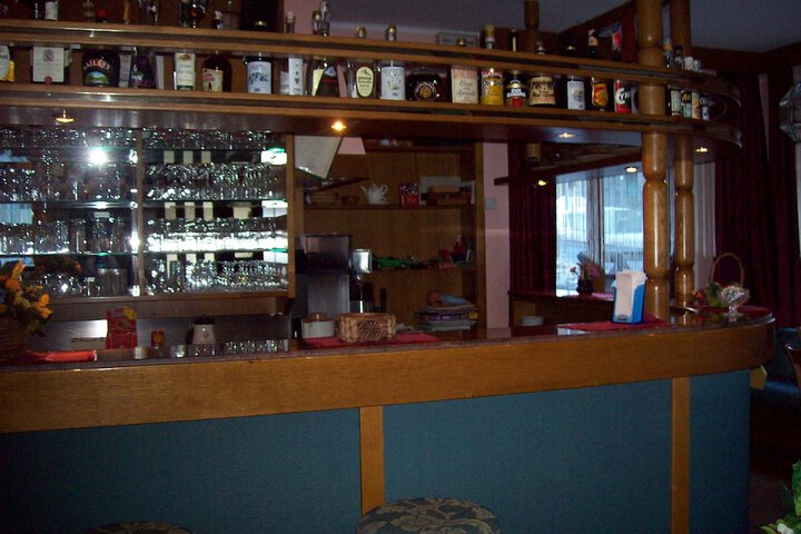 Lounge 41 of 48