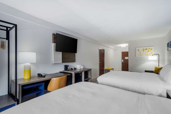 Room 8 of 28