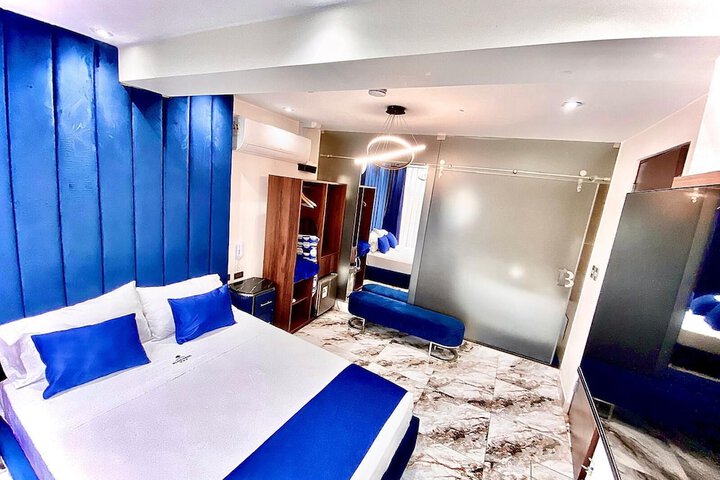 Room 9 of 34