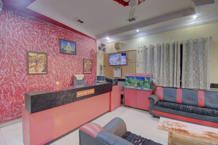 OYO 19830 HOTEL LUCKY STAR