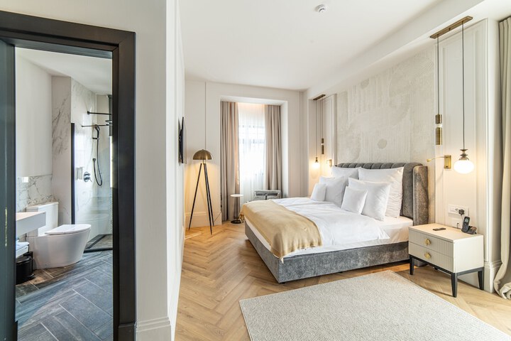 Room 4 of 45