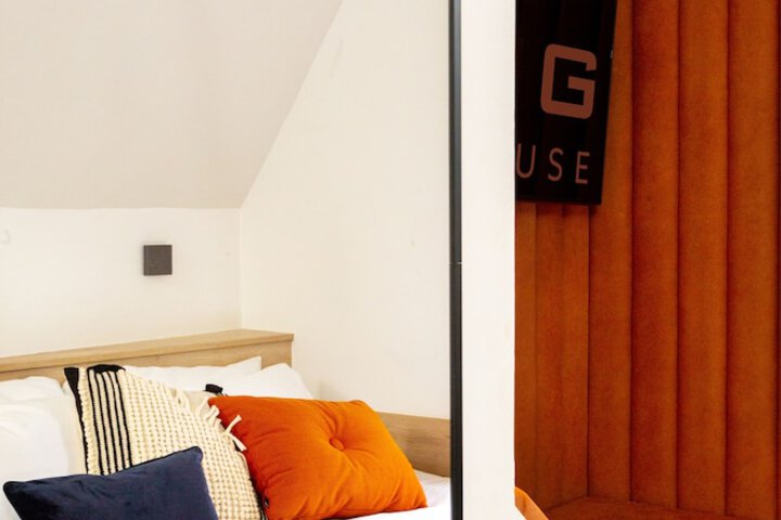 Room 11 of 25
