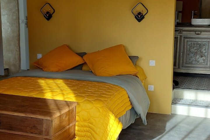 Room 11 of 34
