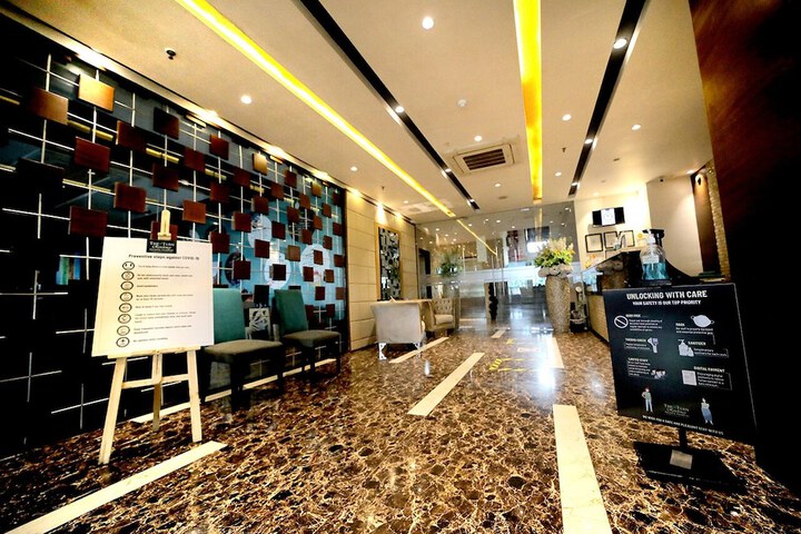 Hotel Interior 4 of 33