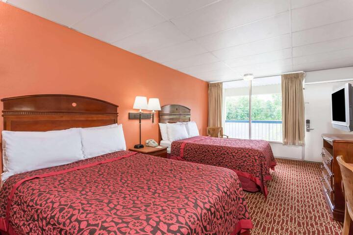 2 Double Beds (6 of 13)