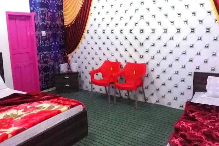 Room 10 of 16