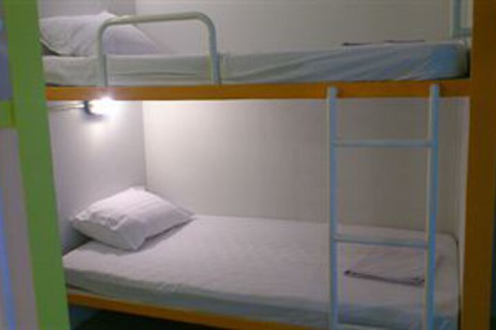 Room 16 of 38