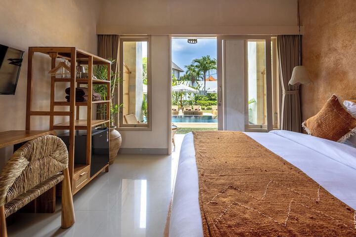 Room 2 of 16