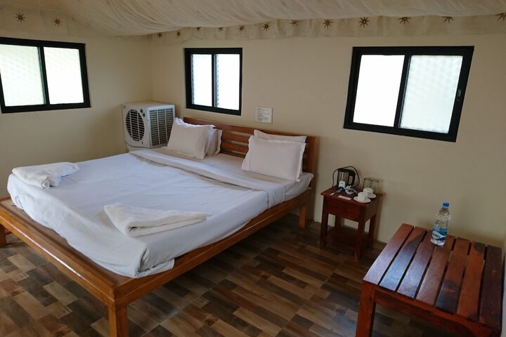 Room 5 of 13