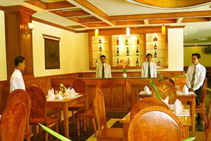 Dining 2 of 25