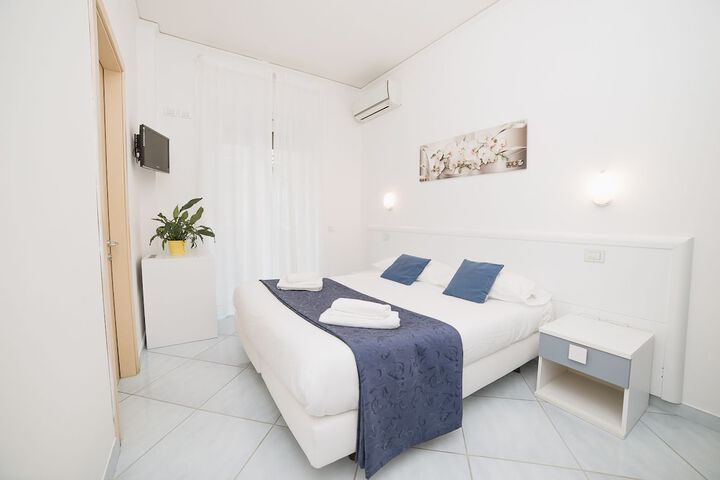Room 8 of 25
