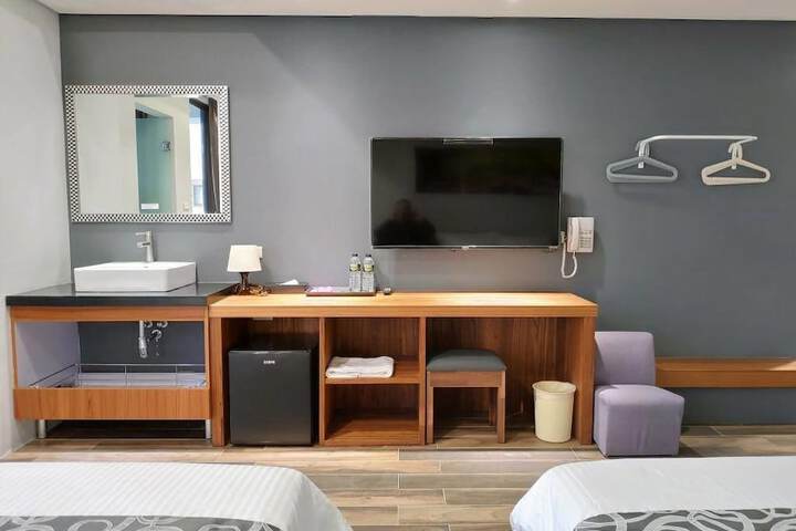 Room 8 of 62