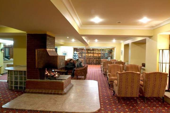 Entrance & Lobby