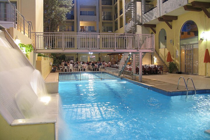 Hotel Pool