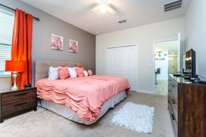 Room 11 of 28