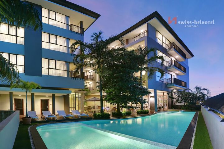 Pools & Facilities