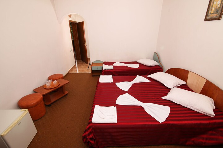 Room 6 of 27