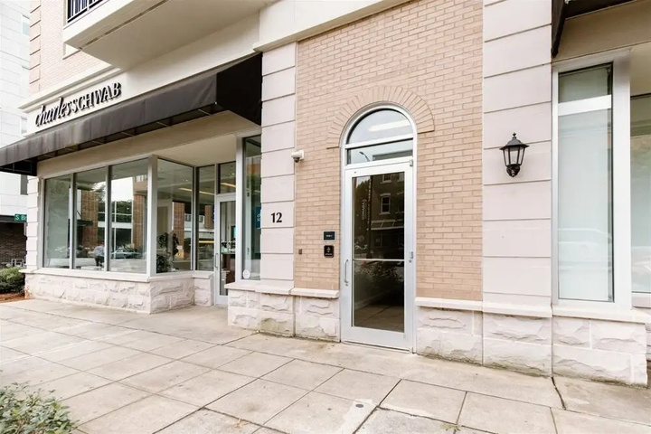 Exterior of Washington St. 10 E
